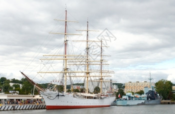 Gdynia海港码头附近一艘帆船Gdynia海港图片