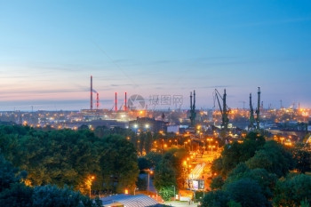 夜间灯光下盖丹斯克码头造船厂夜间盖丹斯克造船厂图片
