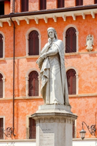 诗人DanteAlighieri在维罗纳的雕像但特纪念碑图片