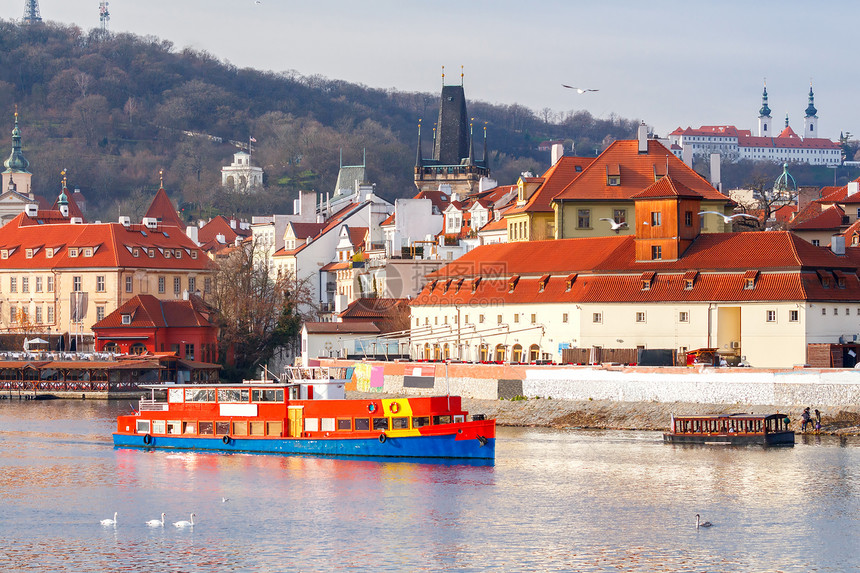 布拉格老城和红砖屋顶塔台的景象布拉格旧城的景象图片