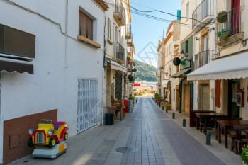 旅游镇TossadeMarTossa传统城市街道的狭窄传统图片