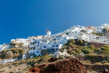 地中海火山岛圣托里尼上美丽的村庄Oia景色图片