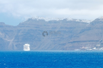 圣托里尼岛和火山坡上的伊梅罗维格利村希腊圣托里尼岛海景图片