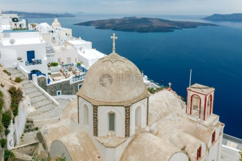 Fira希腊传统圣托里尼镇堂与的景象图片