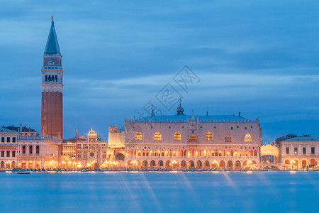 威尼斯之夜主要堤岸的景象威尼斯之夜图片