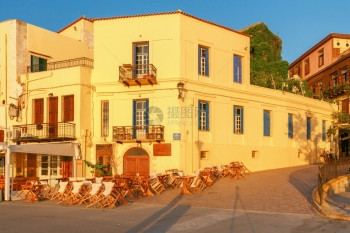 威尼斯银行在古老的Chania港古老的威尼斯海滨石屋在ChaniaCrete希腊图片