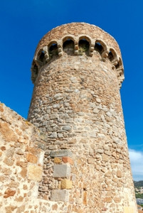 旧堡垒小镇托萨德马尔的中世纪塔图片