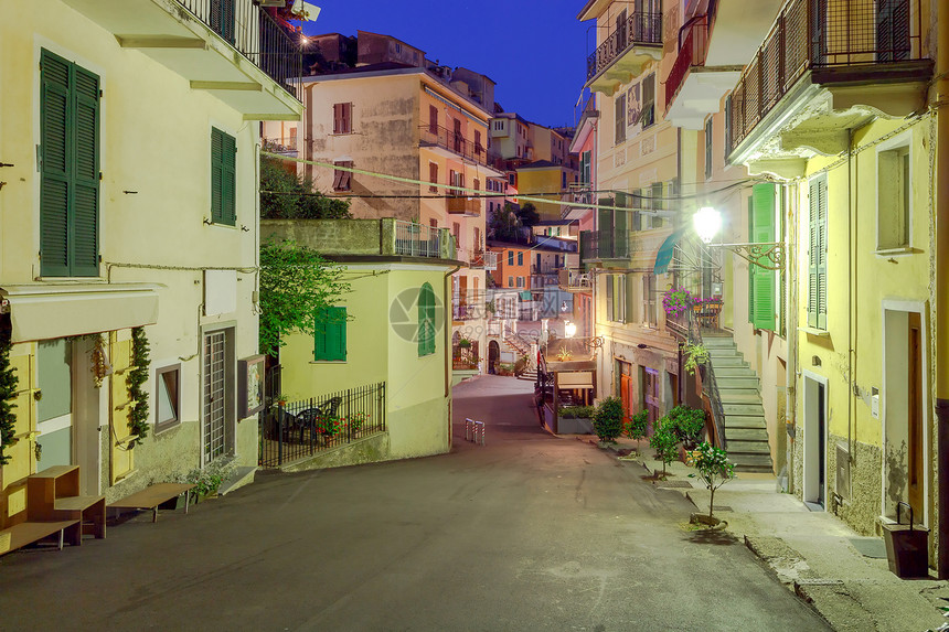 意大利中世纪马纳罗拉村的古老狭窄街道意大利古里亚ParcoNazionaledelleCinqueTerreLiguria图片