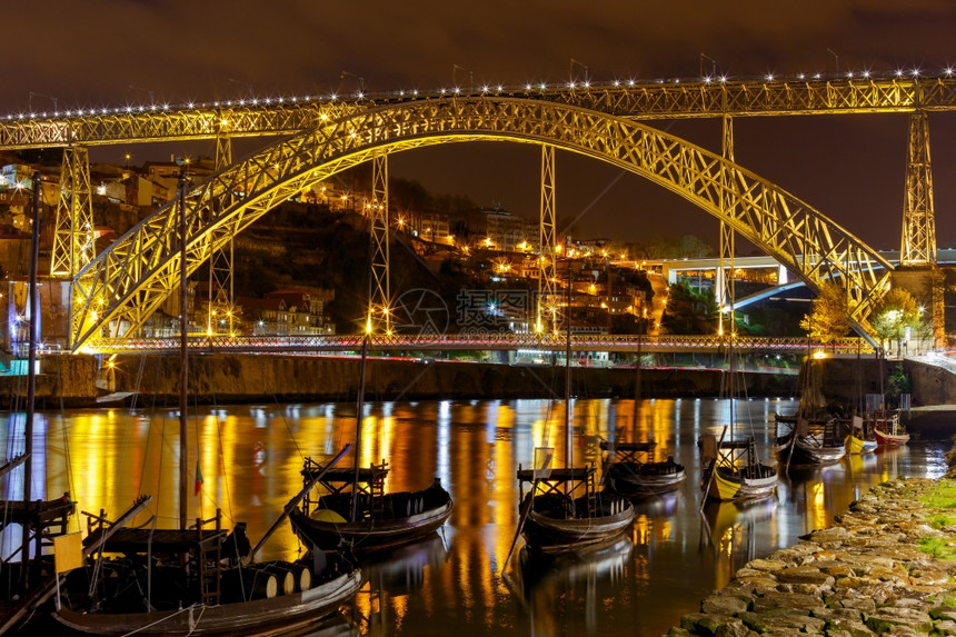 东路易斯杜罗河桥夜间照明图片