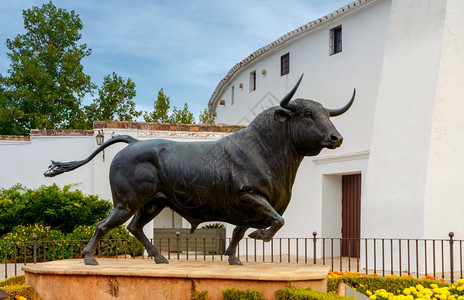 在西班牙兰达市的斗牛场前区安达卢西亚背景图片
