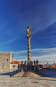 葡萄牙波尔图大教堂附近广场的中世纪石块图片