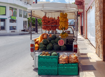 Chania水果店车轮和蔬菜街车厢钱妮娅克里特图片