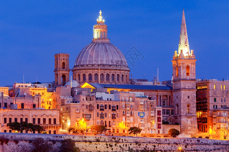 巴莱塔地中海港口圣保罗大教堂日落时在瓦莱塔马耳他图片