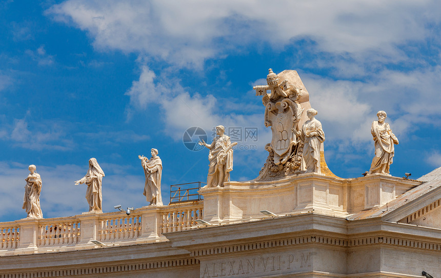 罗马梵蒂冈雕塑圣彼得大教堂屋顶和画廊上的雕像意大利罗马图片
