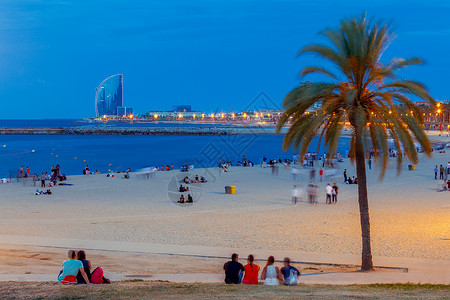 巴塞罗那黎明的城市海滩黎明的城市沙滩西班牙图片