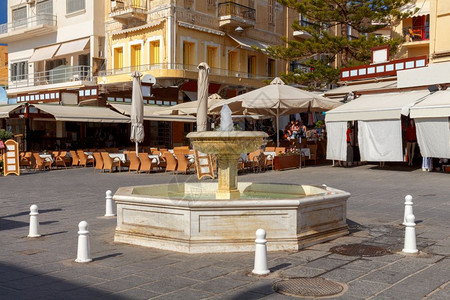 Chania镇广场旧城有喷泉希腊克里特图片