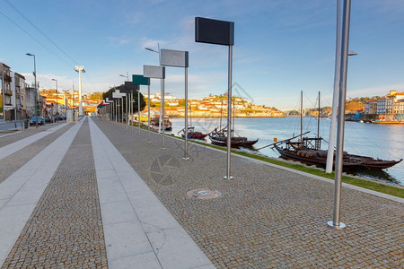 清晨多罗河沿岸城市堤的景象葡萄牙波尔图图片