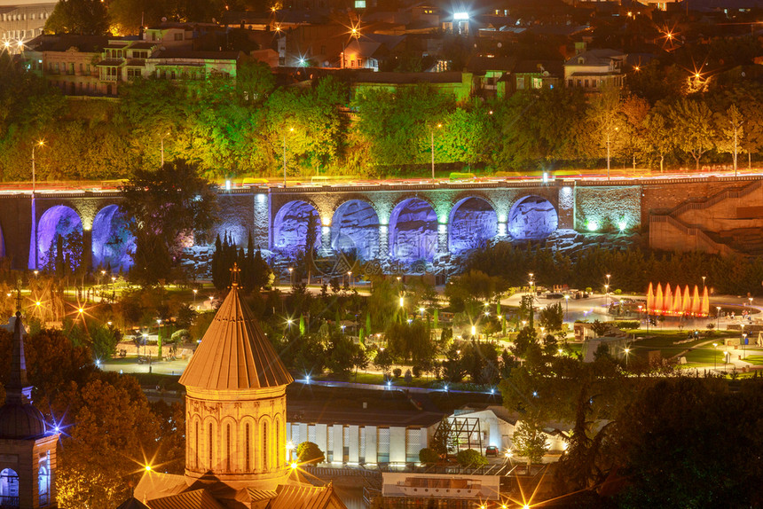 第比利斯夜间城市景象日落格鲁吉亚图片