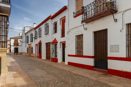 在西班牙安达卢亚的兰市狭小传统街道上背景图片