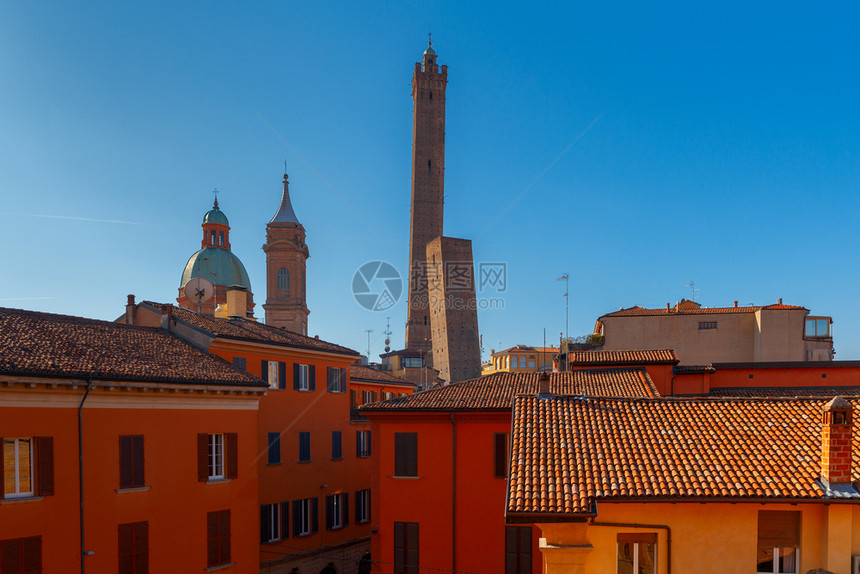 波洛尼亚倒塌的塔楼阿齐内利和加里森达著名的倒塌塔楼博洛尼亚意大利图片