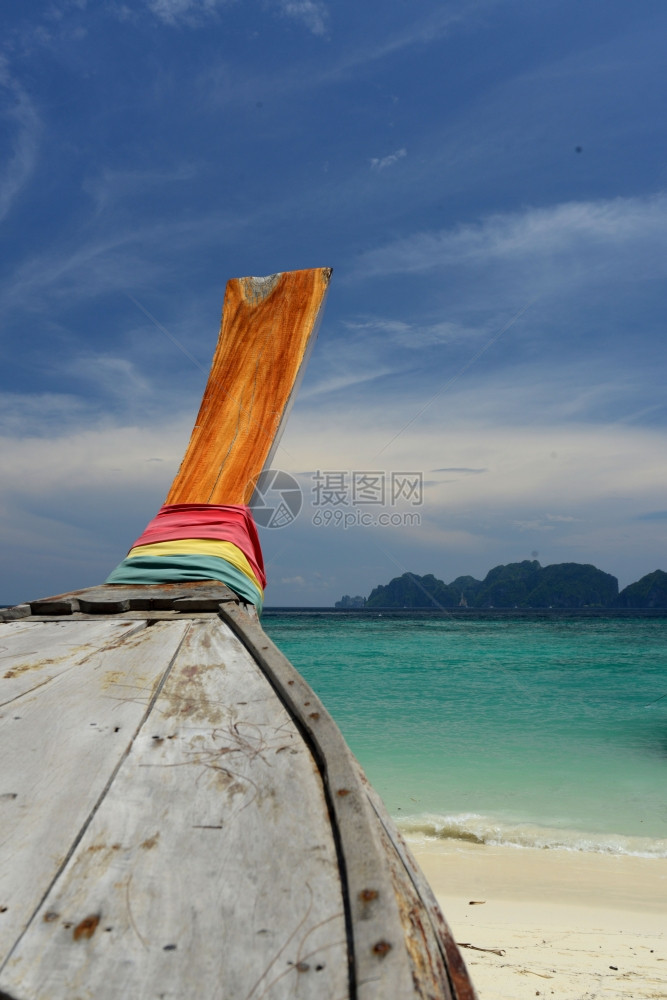 泰国南部安达曼海Krabi市外KoPhiPhi岛的KoPhiPhi岛的一个海滩图片