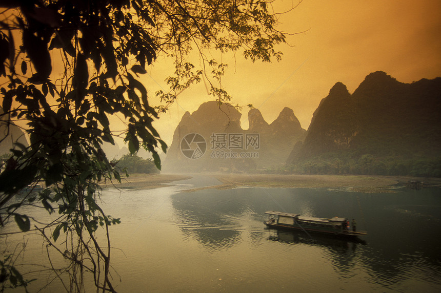 广西省Guilin市附近Yangshou附近的利河地貌东亚西图片
