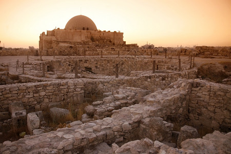 中东部约旦安曼市JabelalQalah城堡的废墟高清图片