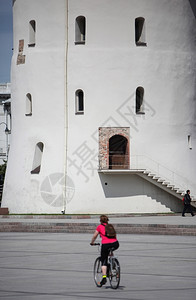 古城维尔纽斯镇立陶宛波罗的海州有时钟塔和约翰尼斯教堂图片
