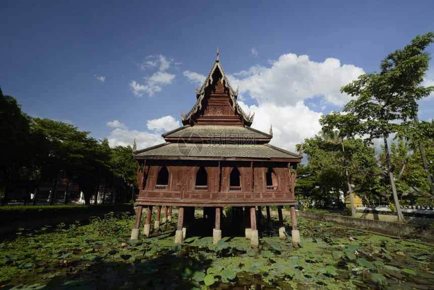 泰国东北部伊桑地区乌邦拉查塔尼省乌邦拉查塔尼市的TempelWatThungSiMeuang图片