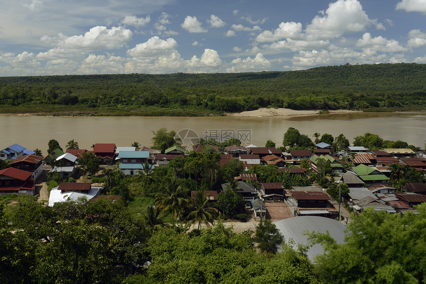 泰国东北部伊桑地区乌邦拉查塔尼省孔正附近的PhaTaem公园的湄公河景观图片