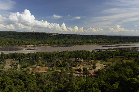 乌姆赫兰德班泰国东北部伊桑地区乌邦拉查塔尼省孔正附近的PhaTaem公园的湄公河景观背景