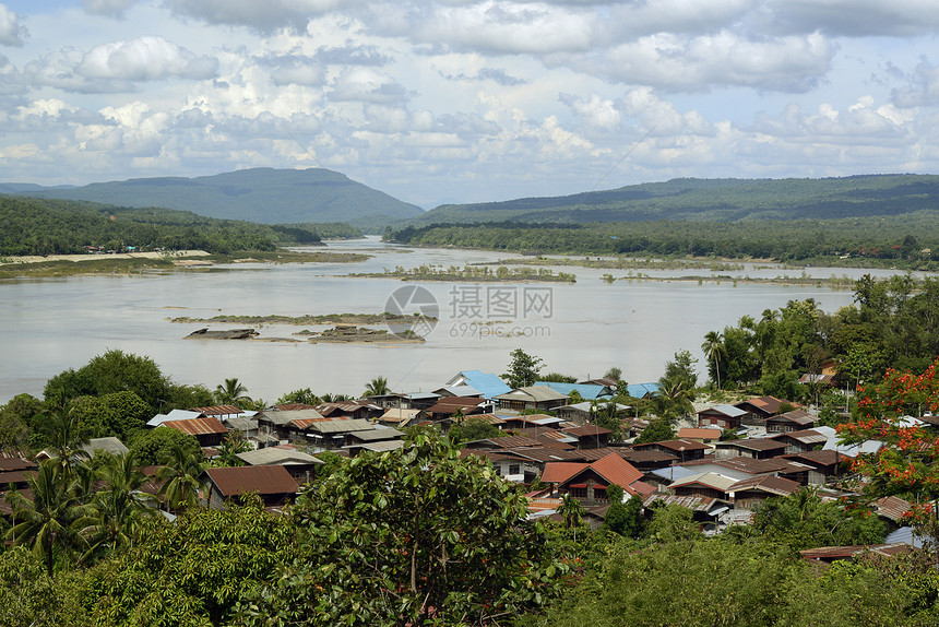 泰国东北部伊桑地区乌邦拉查塔尼省孔正附近的PhaTaem公园的湄公河景观图片