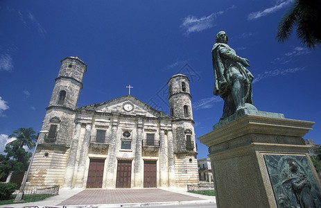 巴斯提尔在加勒比海古巴的马坦萨斯省的卡德纳斯老城有一座哥伦布纪念碑的教堂美洲古巴卡德纳斯背景