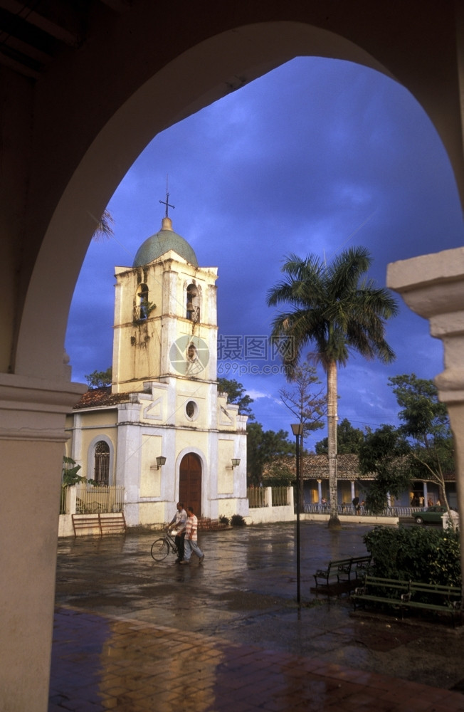 加勒比海古巴维纳莱斯村的教堂美洲古巴葡萄酒图片