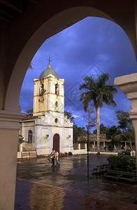 加勒比海古巴维纳莱斯村的教堂美洲古巴葡萄酒图片