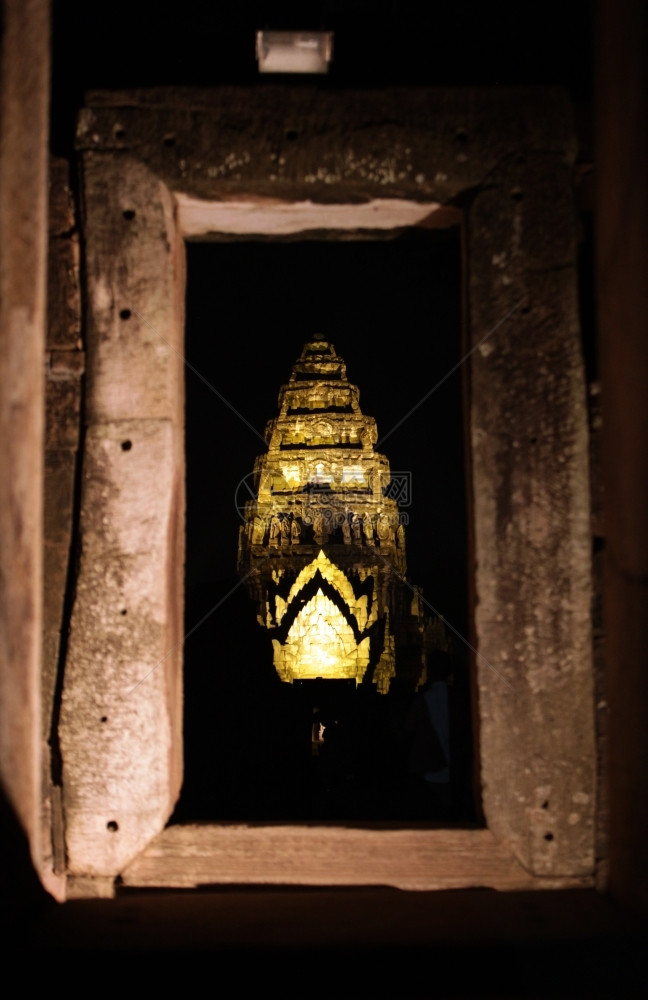 泰国东北部伊桑地区纳洪拉查西马省呼拉特市附近的菲迈高棉寺庙图片