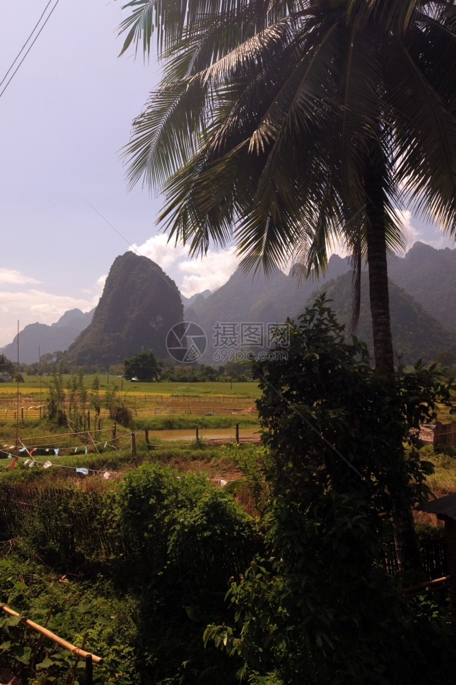 在从东南方老挝的VangVieng到LuangPrabang的13号公路上Kasi村附近的景观图片