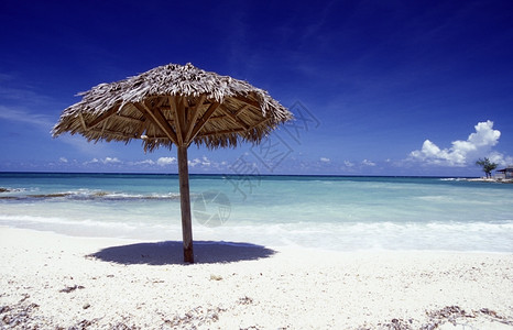 加勒比海古巴瓦拉德罗海岸的海滩美洲古巴瓦拉德罗海滩高清图片