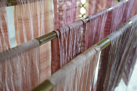 泰国北部东南亚的黑市丝绸生产高清图片
