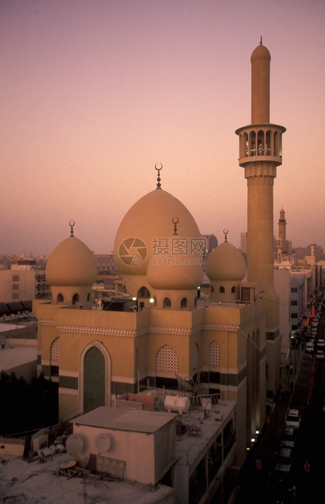 阿拉伯湾联合酋长国迪拜市古城的MosscheederAliIbnTalib公路上的清真寺图片