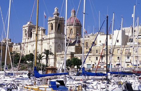 欧洲地中海马耳他岛瓦莱塔市旧城中心的Habour图片