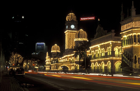 尤利卡苏德卡位于马来西亚东南部吉隆坡市梅尔代卡广场的苏丹阿卜杜勒萨马德宫背景