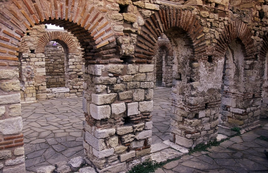东欧保加利亚黑海沿岸的Nesebar老城内Basilica的废墟图片