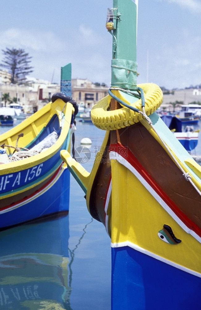 欧洲马耳他东海岸的Marsaxlokk渔村图片