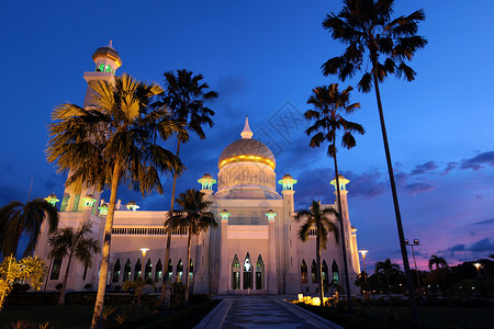 位于东南亚婆罗洲文莱达鲁萨兰国斯里巴加湾市的奥马尔阿里赛福迪安清真寺亚洲文莱达鲁萨兰国背景