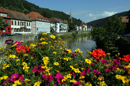 欧洲黑森林的古老小镇沃尔巴赫酒馆在德国南部的黑森林在欧洲的图片