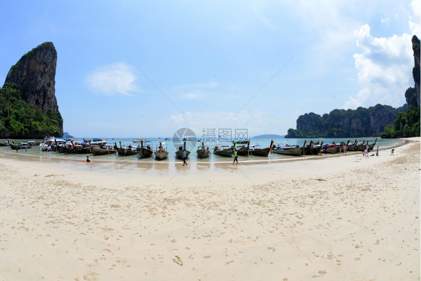 泰国南部安达曼海Krabi市外AoNang附近的Railay附近的HatRailayLeh海滩图片