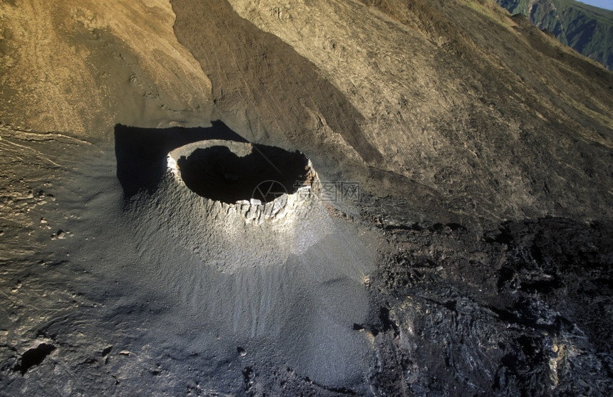 非洲印度洋留尼汪岛四经火山的地貌平原图片