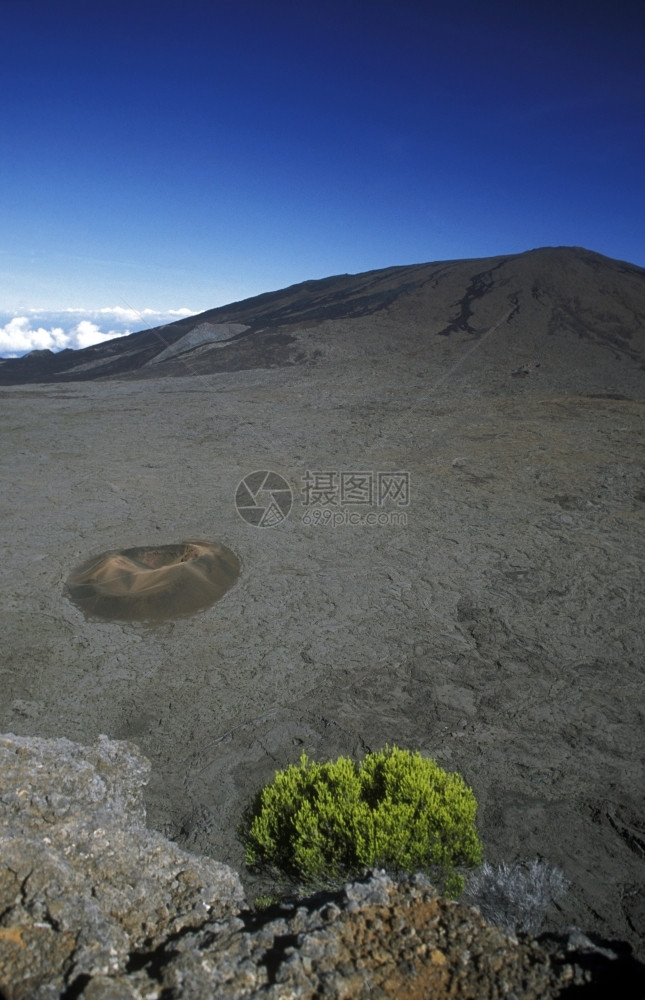 非洲印度洋留尼汪岛四经火山的地貌平原图片