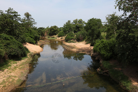 温德姆NamDon河或Don河靠近ThamPaFa的ThaFalang村12号公路景观位于Souteastasia的LaoKhammu背景